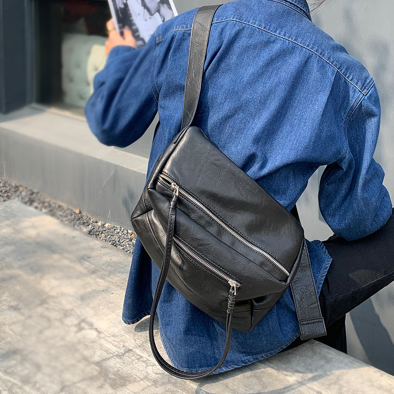 包包女2024新款慵懒风百搭男女单肩斜挎包软皮大容量网红款邮差包