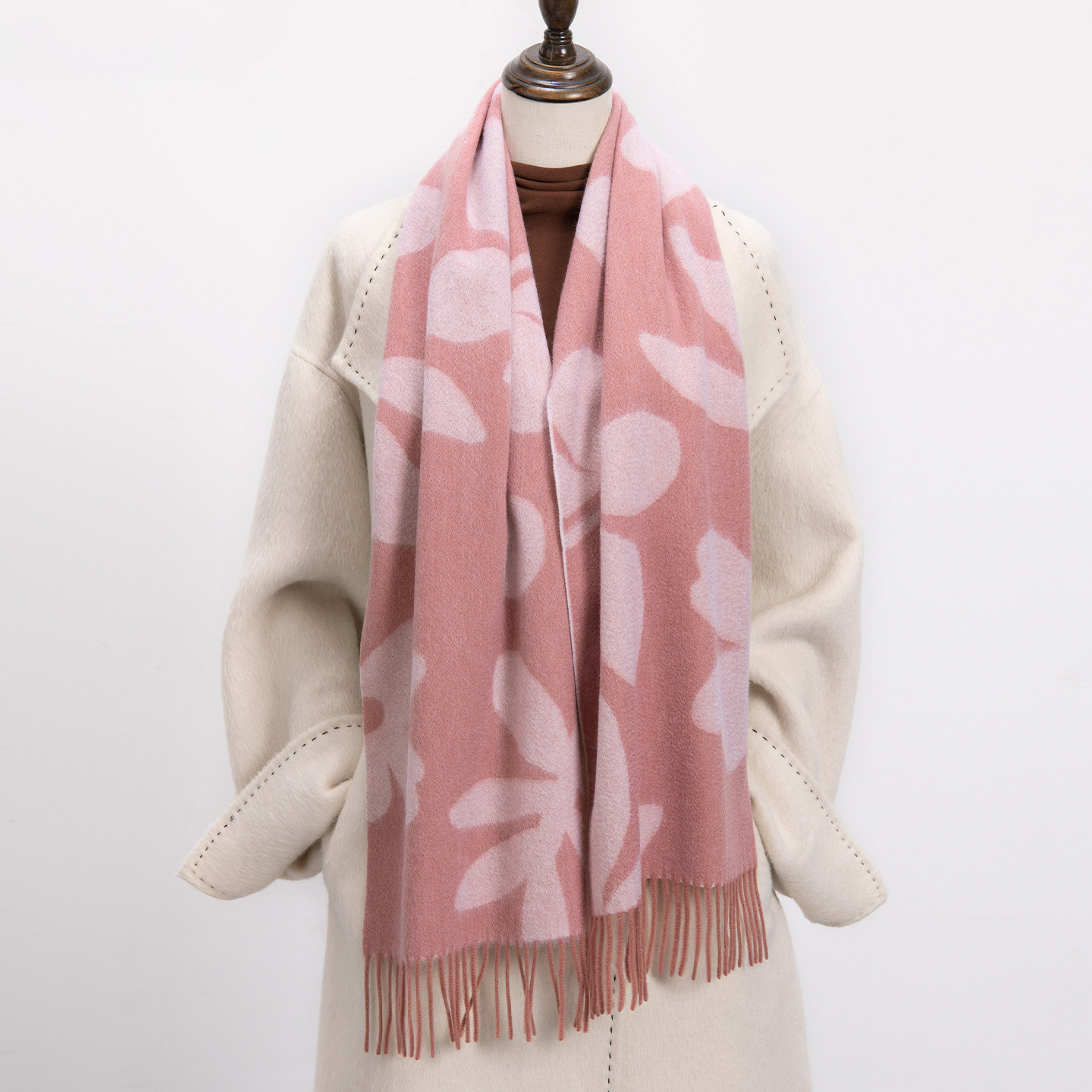 日常通勤~春日蝶粉紫色纯羊毛粗纺双面提花流苏围巾大披肩女外搭