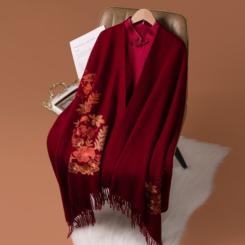 国风刺绣纯羊毛围巾披肩女送老外