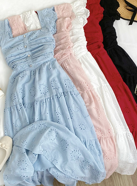 海边度假风方领飞飞袖刺绣镂空褶皱连衣裙长裙女2026夏季新款