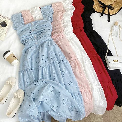 方领飞飞袖刺绣镂空连衣裙长裙女