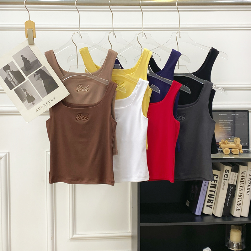 刺绣字母方领无袖短款背心女