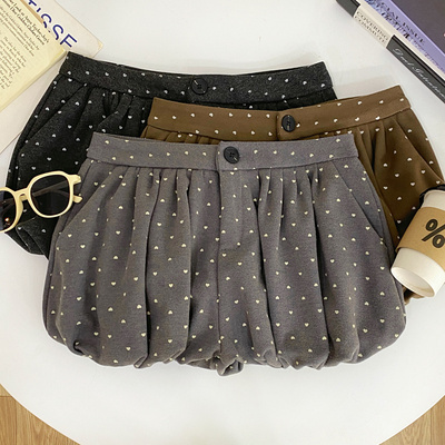 低腰毛呢爱心印花毛呢花苞短裤女