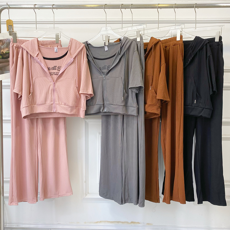 内搭字母吊带+外套长裤三件套