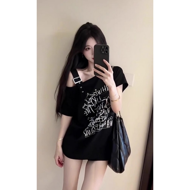 大码斜肩漏肩短袖t恤女2025新款夏胖mm宽松慵懒风高级感吊带上衣