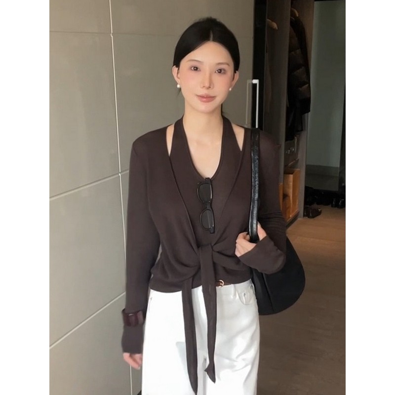 大码女装设计感咖色挂脖长袖T恤