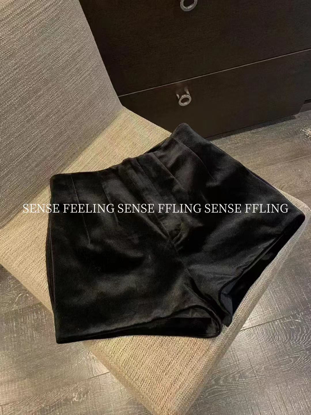 Sense feeling 丝绒短裤2026秋冬新款显瘦修身时尚百搭热裤休闲图片