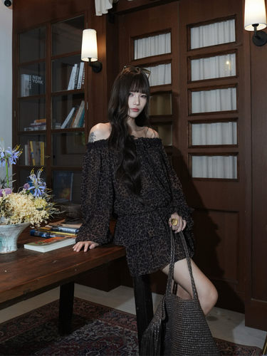 LQ LIMCIAO复古豹纹套装双层短裙+长袖罩衫微透松弛辣妹高腰显瘦