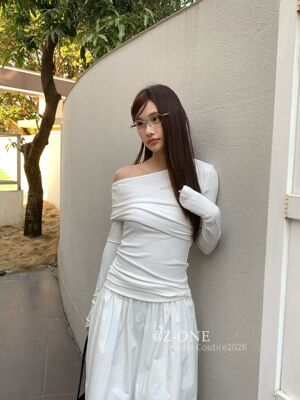 Z-one 2026年新款针织上衣女T恤褶皱设计感气质斜肩打底衫黑白灰