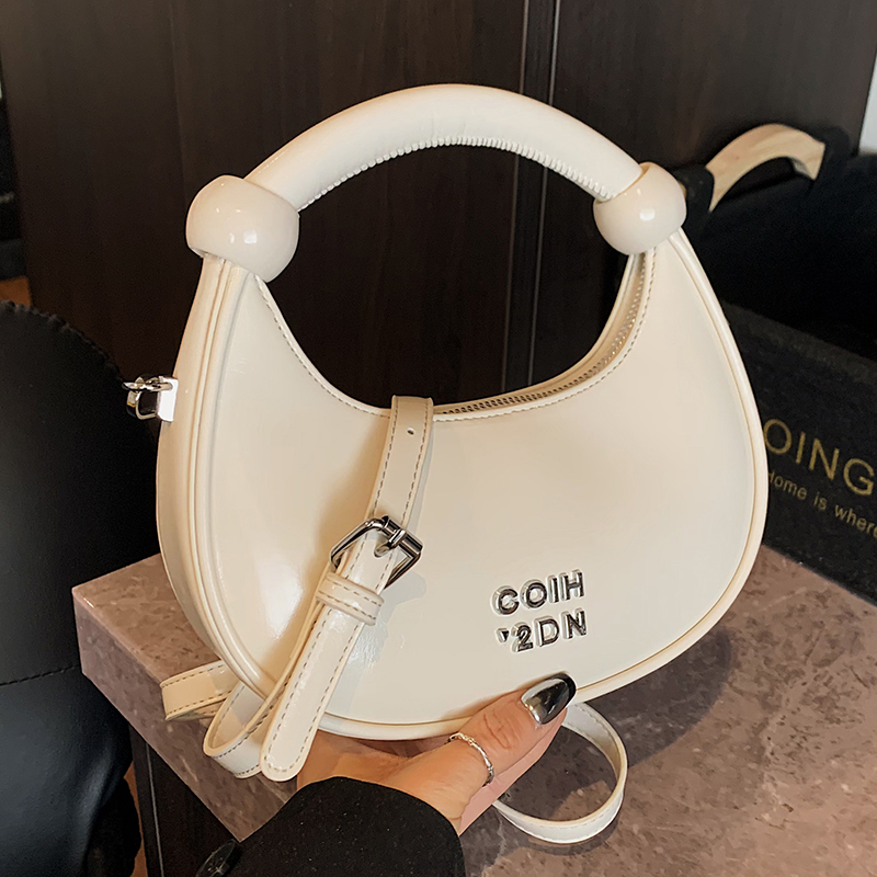 小众设计百搭通勤新月包