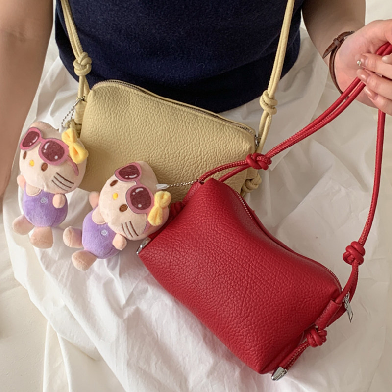 多巴胺少女心小包包女包2026新款简约马卡龙色手机包斜挎小方包