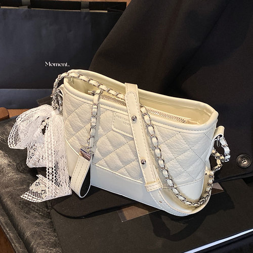 高颜值小香风菱格水桶包