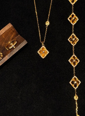 小红书爆款老钱风虎眼石四叶草吊坠项链轻奢高级感百搭款一件