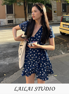 2025年新款女装张婧仪明星同款韩版复古法式风蓝色雏菊碎花连衣裙