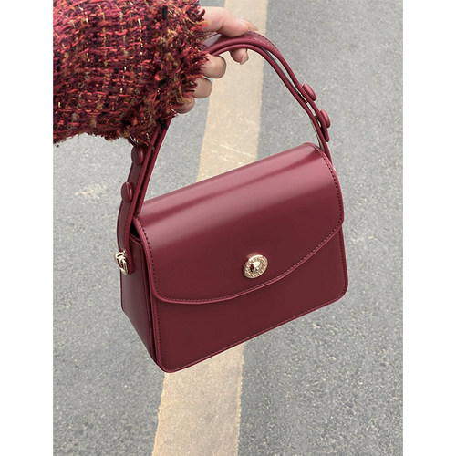 复古高级感手提包小方包女2025新款红色婚包新娘单肩腋下斜挎包