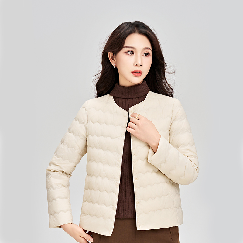 轻薄款圆领鹅绒羽绒服外套女