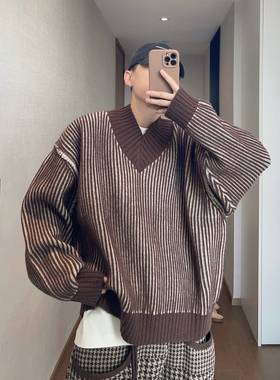 dannyandzee秋冬复古大V领高克重保暖加厚粗条纹撞色针织毛衣男