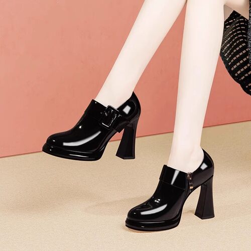 小个子防水台外穿单鞋圆头超高跟鞋子女2024新款粗跟皮带扣小皮鞋