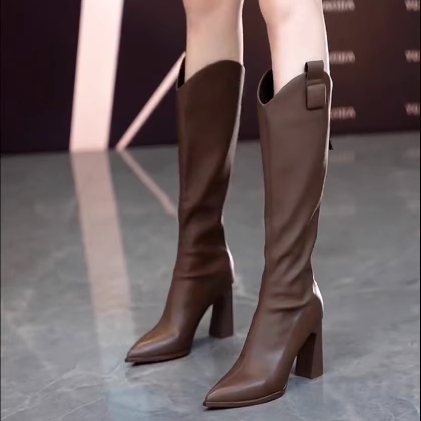 V切面真皮骑士靴2024年秋冬新款