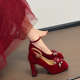 绝美花朵红色秀禾婚鞋女防水台不累脚粗跟高跟鞋中式敬酒服新娘鞋