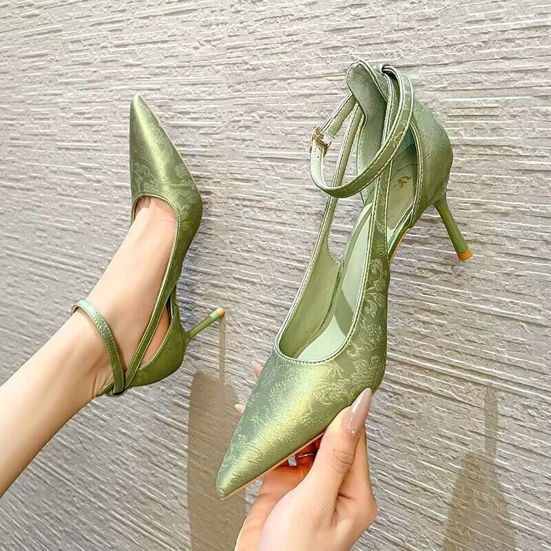 绝美气质尖头细跟单鞋女2025年新款时装高跟鞋夏天配裙子包头凉鞋