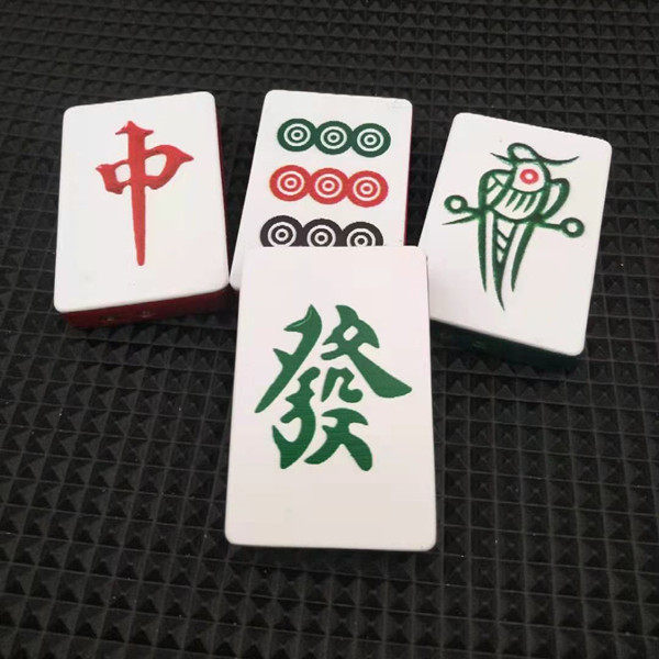 创意充气麻将牌打火机直冲防风便携超薄八万发财幺鸡蓝焰雀友神器