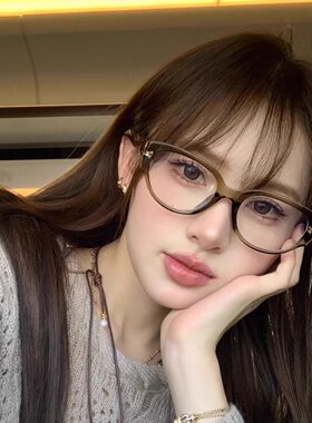 hucares「宽边野猫」把Jennie的奶凶猫系颜焊在脸上