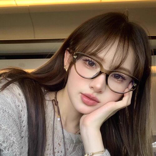 hucares「宽边野猫」把Jennie的奶凶猫系颜焊在脸上