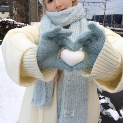 hucares定制「毛感手套」雾霾蓝拉毛质感柔软细腻可触屏五指手套