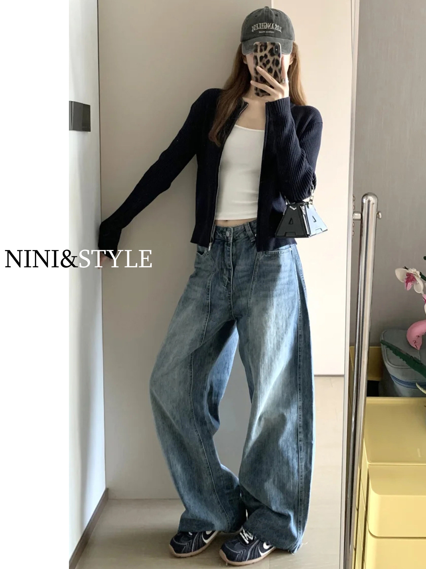 American Retro Scimitar-Style Wide-Leg Fleece-Lined Jeans for Women, 2025 Autumn and Winter New High-Waisted Loose Slimming Straight-Leg Pants