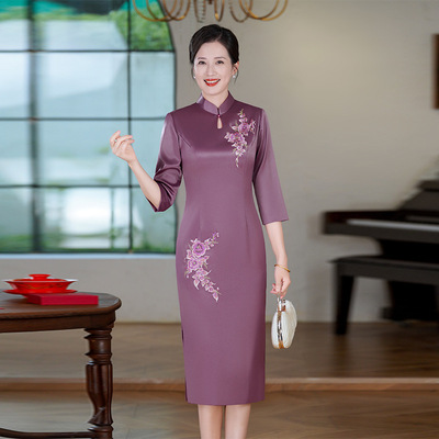 紫色旗袍新中式喜婆婆婚宴装2026新款女秋季礼服妈妈年轻绣花