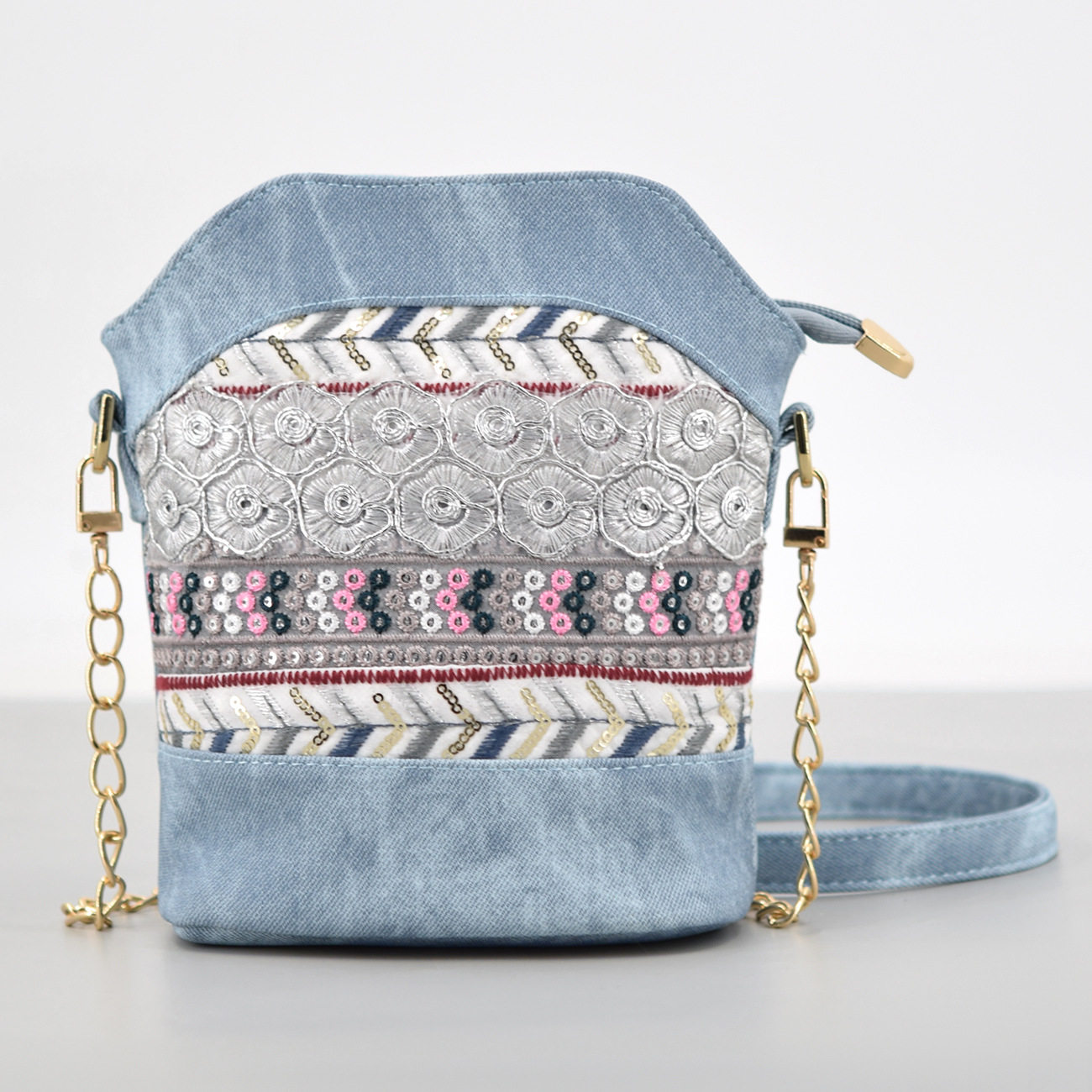 女士2025单肩包PU斜挎链条手机包民族风汉服刺绣斜挎小包水桶包