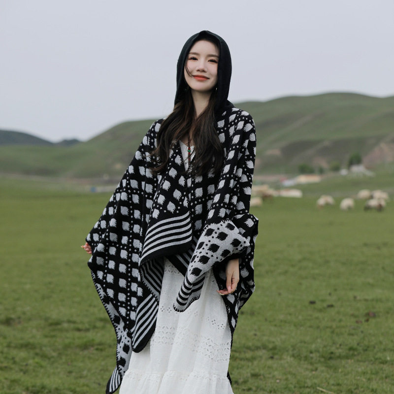 民族风披肩云南丽江青海旅游拍照斗篷女秋冬季保暖加厚外套披风