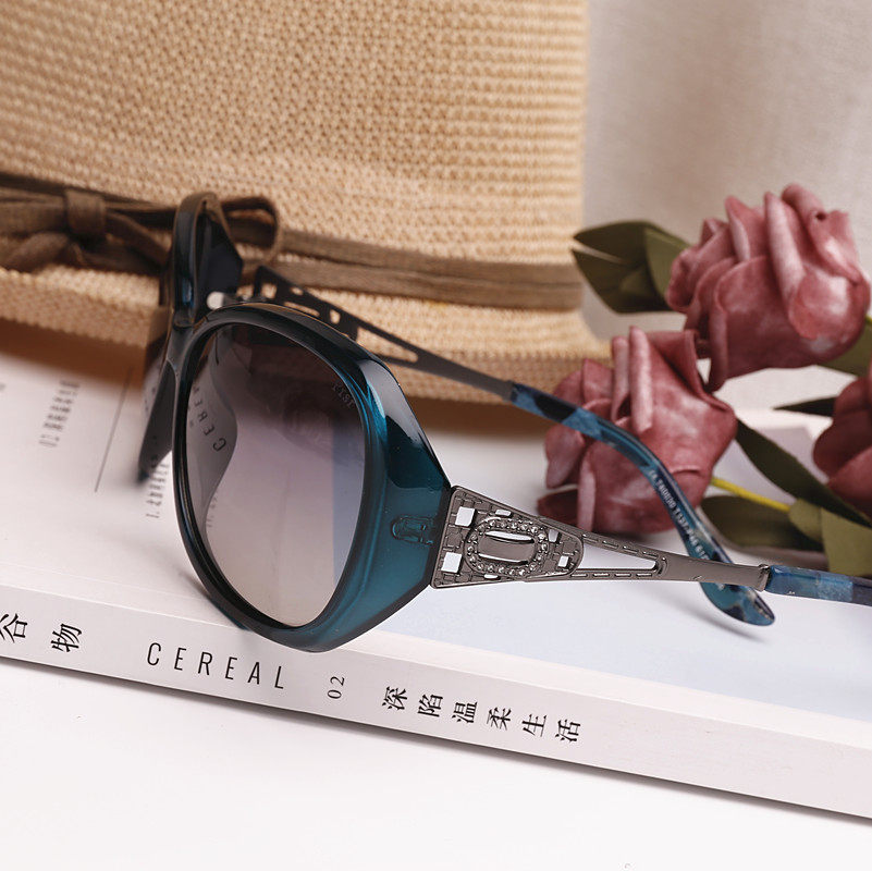 【品牌单】女士幽绿色框TR90偏光太阳眼镜镶钻镂空墨镜防紫外线潮