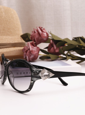 【品牌单】清仓特价B6937国货精品小框复古太阳眼镜镶钻镂空墨镜