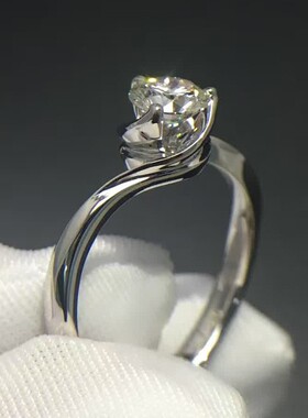 水贝珠宝 18K金镶嵌主石70分钻戒H色SI钻石戒指花苞形女士珠宝