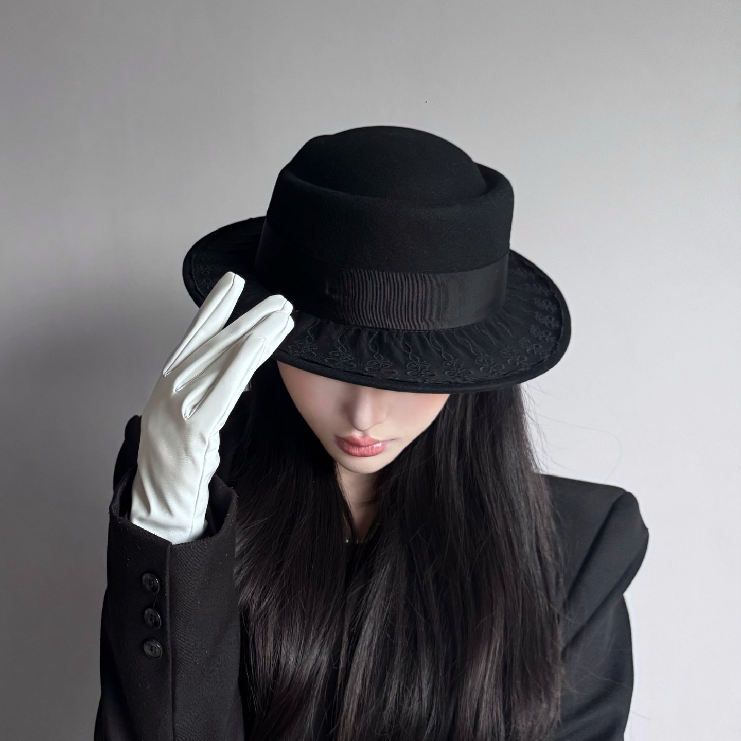 法式优雅蕾丝花边凹槽帽顶羊毛呢礼帽女秋冬时尚百搭修脸平檐帽子