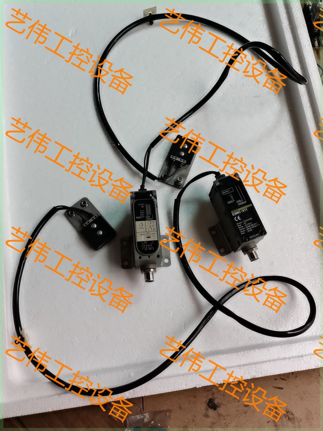 欧姆龙日本原装e3mc-x11色标传感器全套,有2套,其中一议价