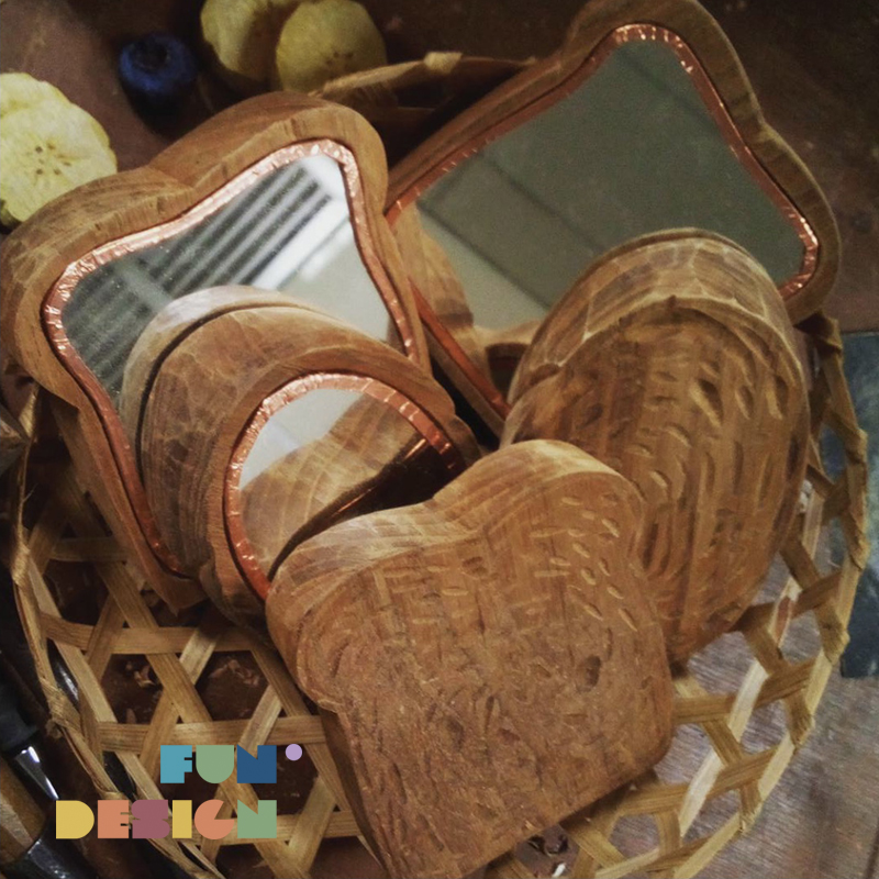 【 FunDesign】泰国手工雕刻柚木创意面包片随身化妆镜 女友礼物