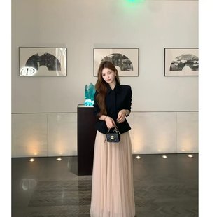 亚曼庄园秋季新款韩系高级感气质收腰显瘦西装外套+网纱半裙