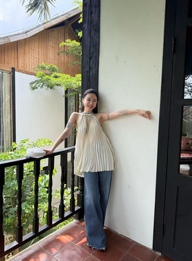 DUO智仙生 黑标 黑白豪门 刺绣领口压褶挂脖夏日风情上衣连衣短裙