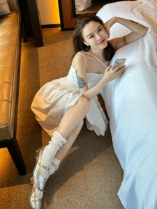 DUO智仙生 棉质府绸 法式中古千金风褶饰白色吊带花朵裙摆连衣裙