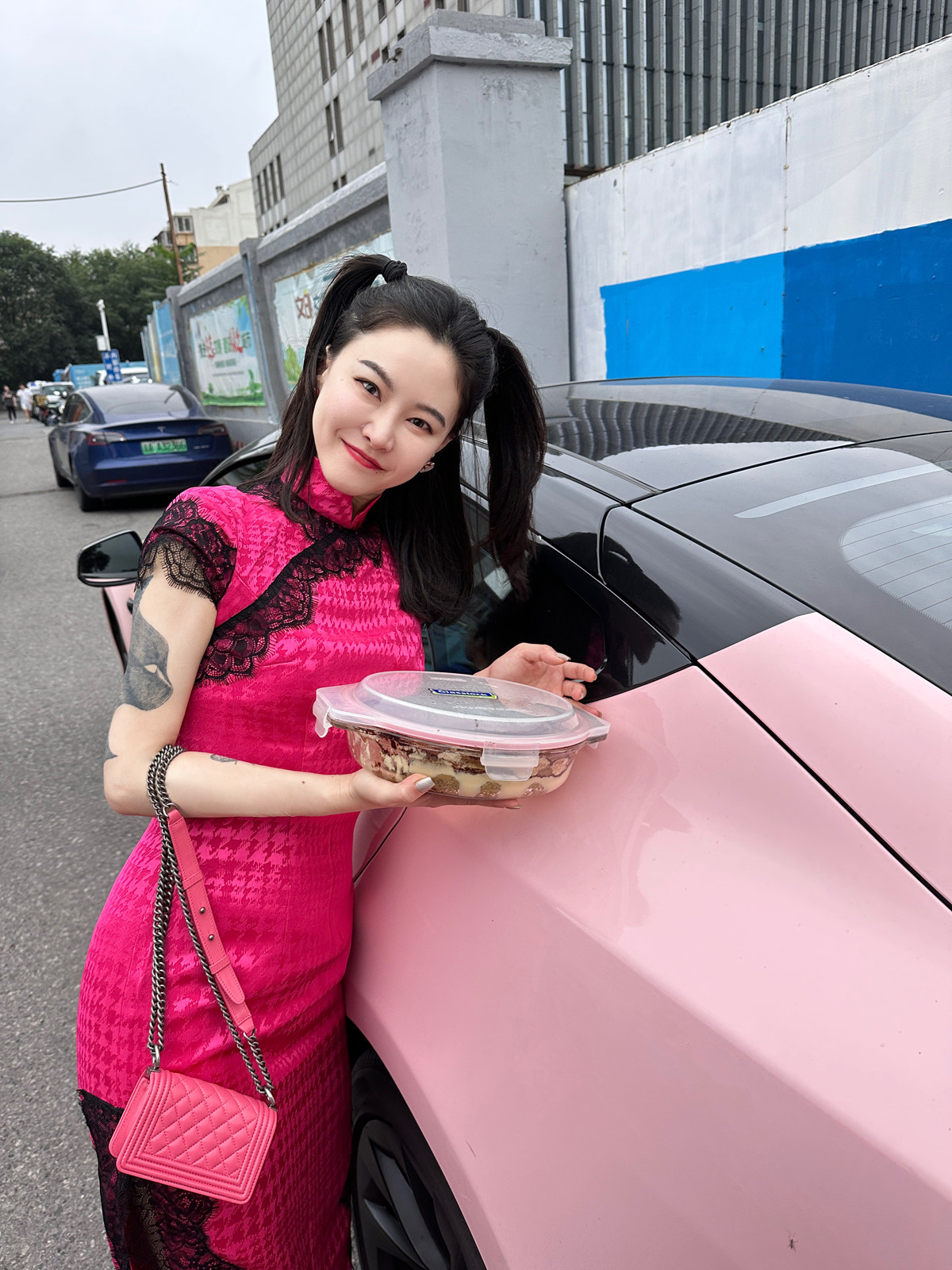 DUO智仙生粉标适合中国宝宝的芭比风格新中式玫红千鸟格蕾丝旗袍