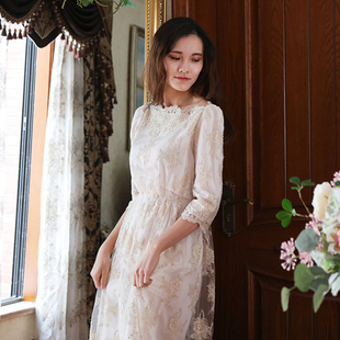 《法国丁香》现货韩国复古轻婚纱轻奢蕾丝连衣裙订婚旅拍晚宴礼服