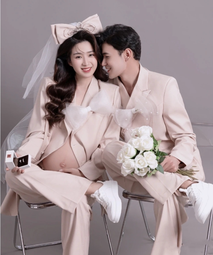 孕妇照服装影楼摄影情侣
