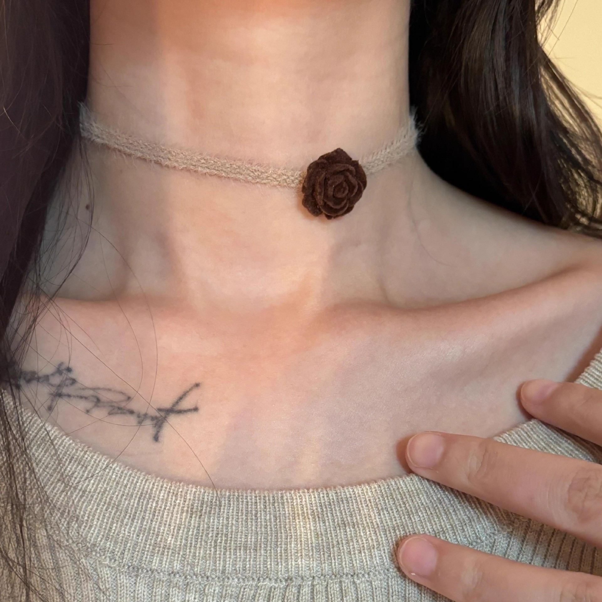 秋冬毛茸茸花朵项链气质秋冬慵懒风颈带美拉德锁骨链高级感choker