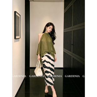 Gardenia 气质绿色肌理感斜裁雪纺露肩上衣女独特别致氛围感衬衫