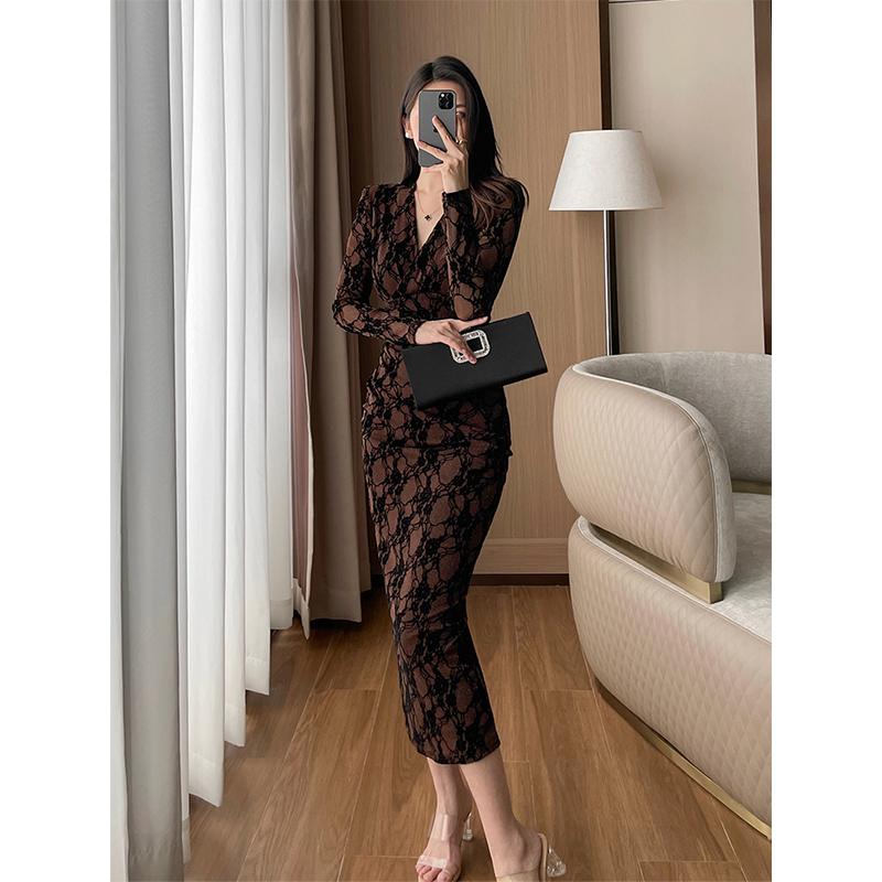 咖色植绒蕾丝提花高级感连衣裙秋季新款气质修身内搭过膝中长裙女