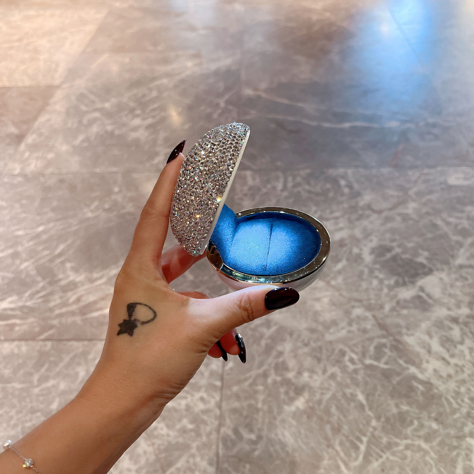 高档带灯首饰盒奢华镶钻led发光戒指盒婚礼对戒盒高颜值求婚礼品