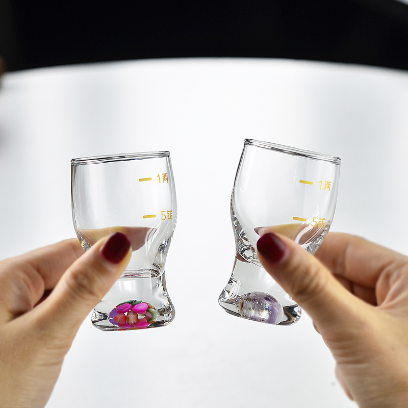 六色白酒杯带刻度烈酒杯套装家用小酒一口杯加厚玻璃杯一两杯品鉴